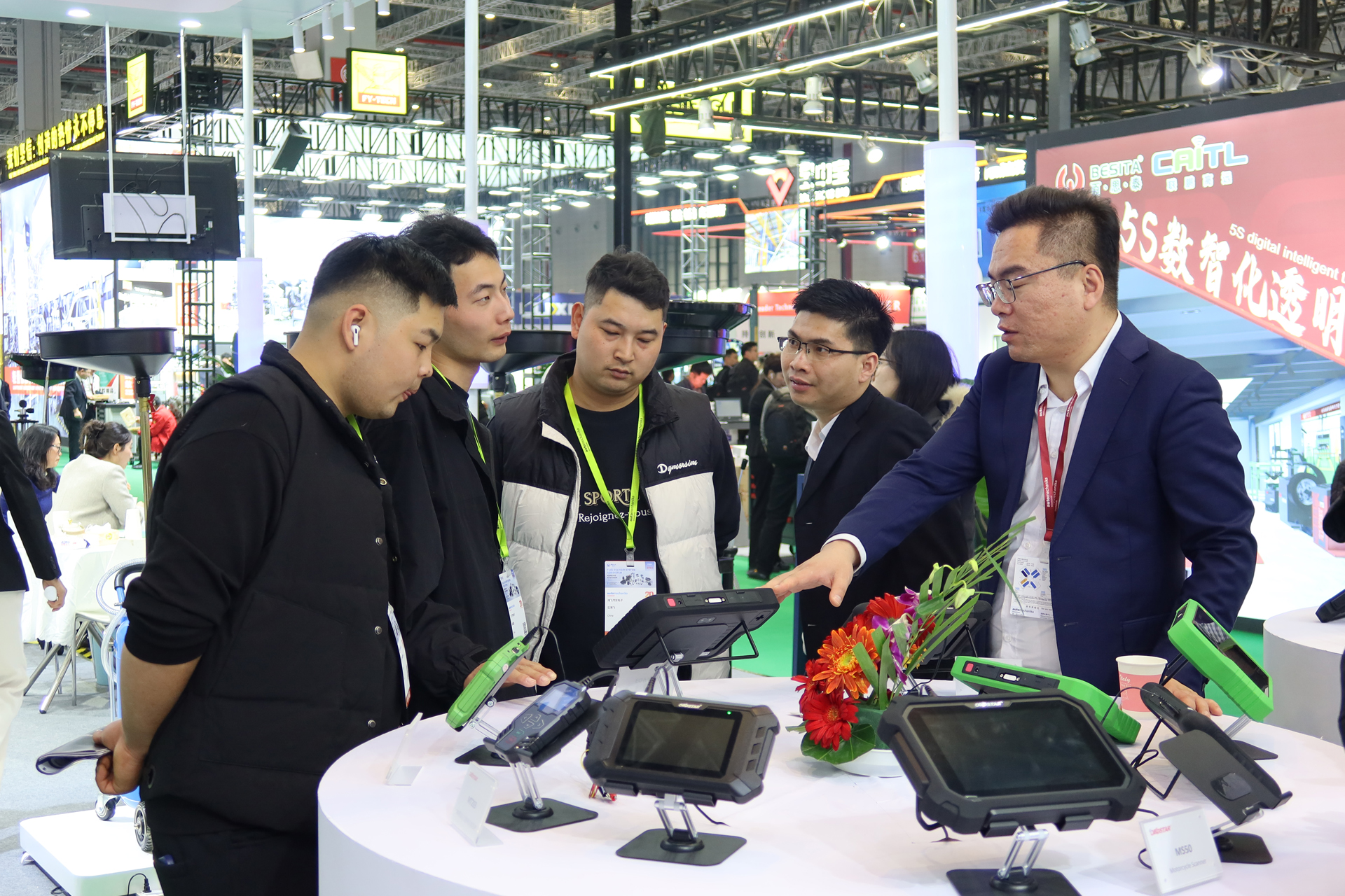 軒宇車鼎亮相Automechanika Shanghai,硬核產(chǎn)品詮釋科技創(chuàng)新實力 軒宇車鼎亮相Automechanika Shanghai,硬核產(chǎn)品詮釋科技創(chuàng)新實力