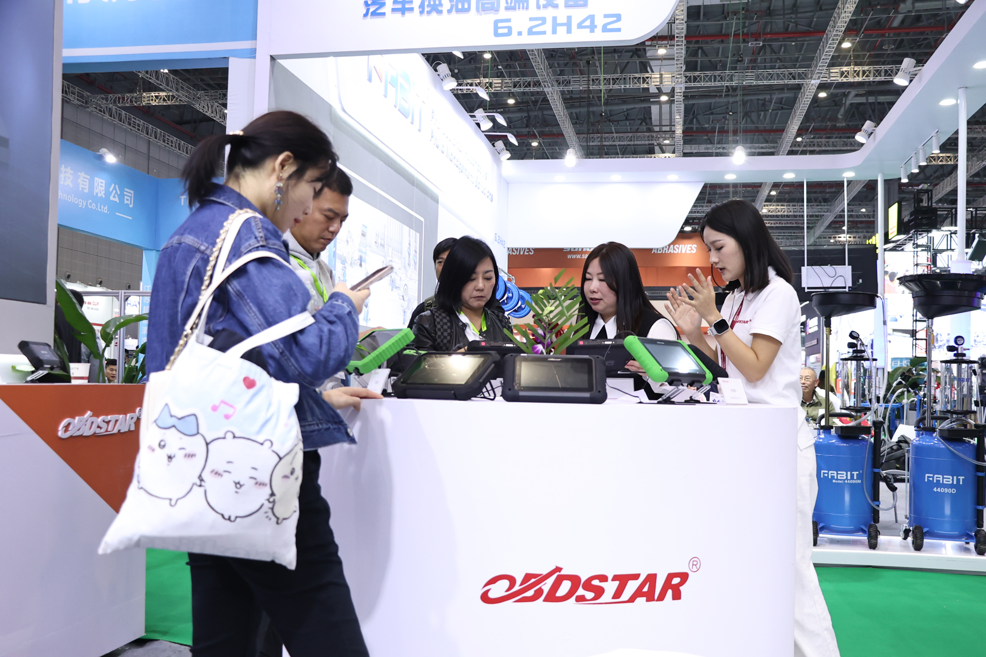 軒宇車鼎亮相Automechanika Shanghai,硬核產(chǎn)品詮釋科技創(chuàng)新實力 軒宇車鼎亮相Automechanika Shanghai,硬核產(chǎn)品詮釋科技創(chuàng)新實力